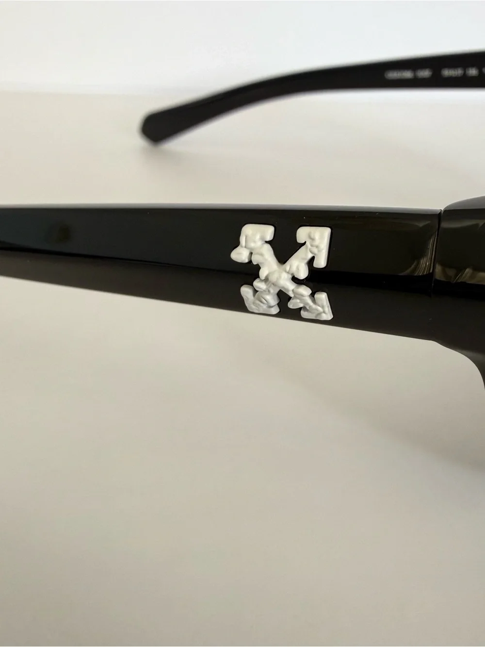 NEW!!! Off-White unisex sunglasses OERI066 1007 Authentic